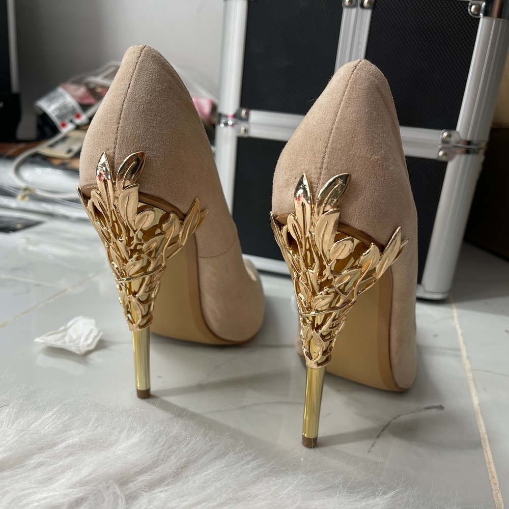 Gold vine heels